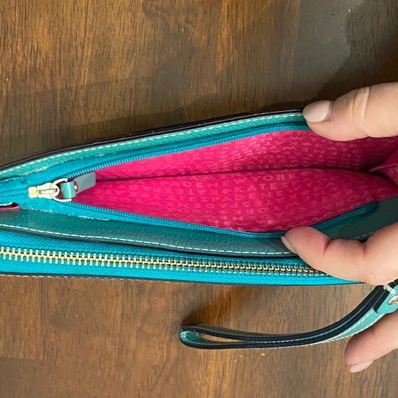 Kate Spade Tech Wallet - Picture 3 of 7